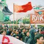 Organisasi Mahasiswa melakukan demonstrasi