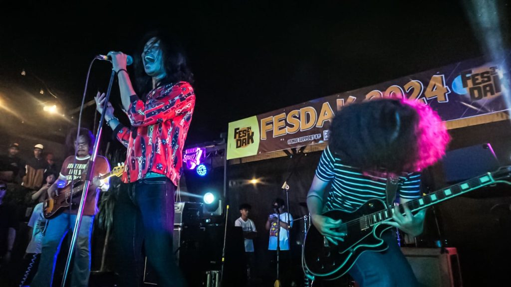 Aksi Panggung Black Horses